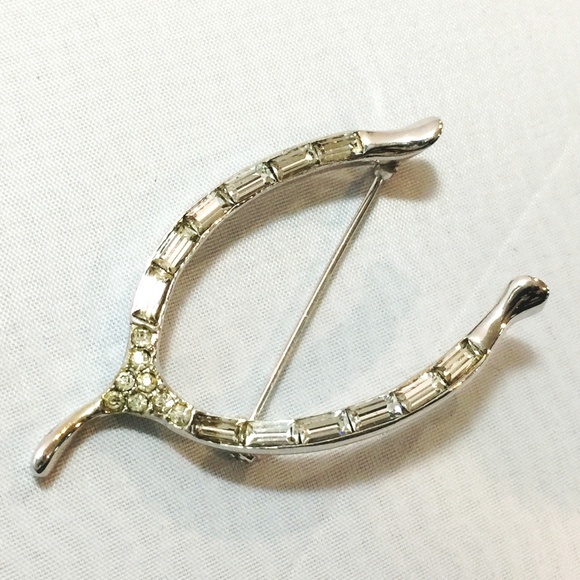 Vintage Jewelry - Stunning Wishbone Phinestone Pin
